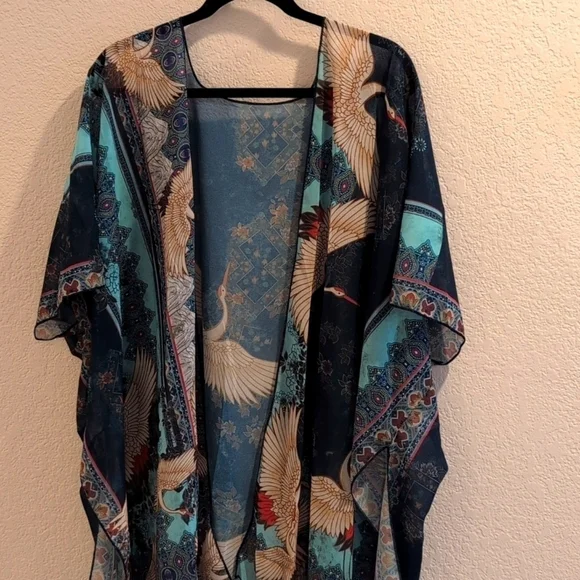 Kimono open front, great design, flying cranes,one size an lightweight.NWOT. - Picture 5 of 5